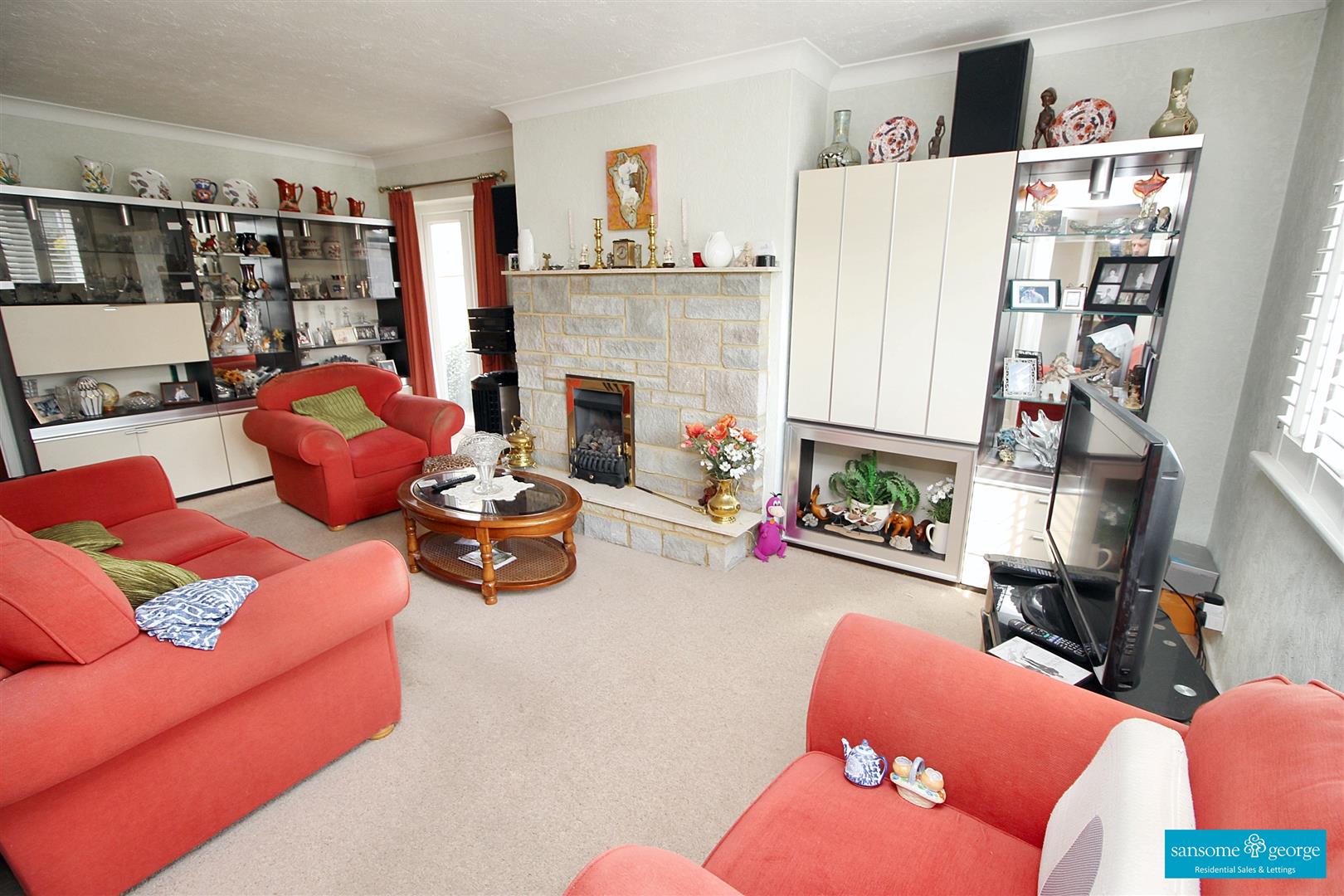 3 bed property in White Lodge Close, Reading